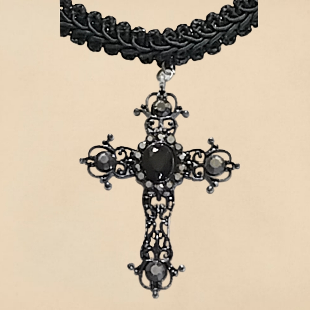 👣4/$20. Choker with Gothic Cross Pendant
